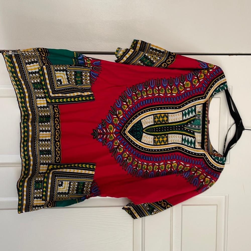 This is a top it’s yellow,green,blue,red,black and white in it with pockets.